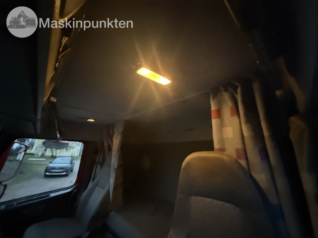 Hook lift truck Volvo FM 12: picture 12