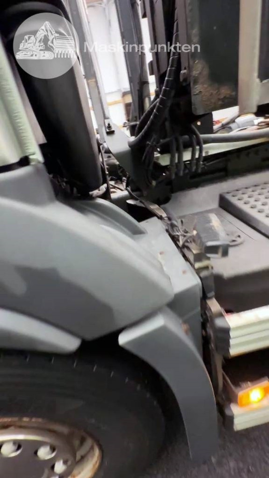 Hook lift truck Volvo FM 420: picture 44