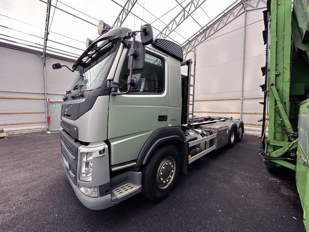 Volvo FM 420 - Hook lift truck: picture 2 Volvo FM 420 - Hook lift truck: picture 2