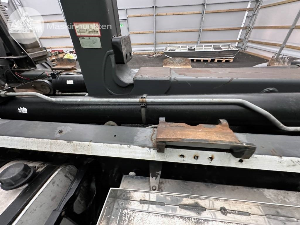 Hook lift truck Volvo FM 420: picture 36