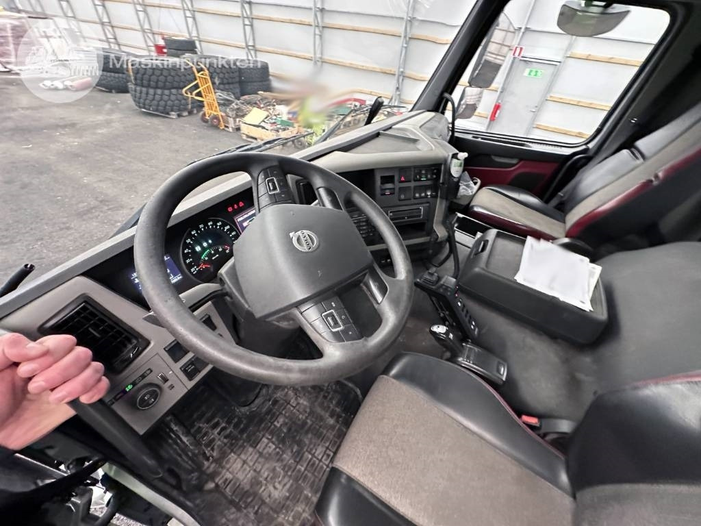 Hook lift truck Volvo FM 420: picture 47