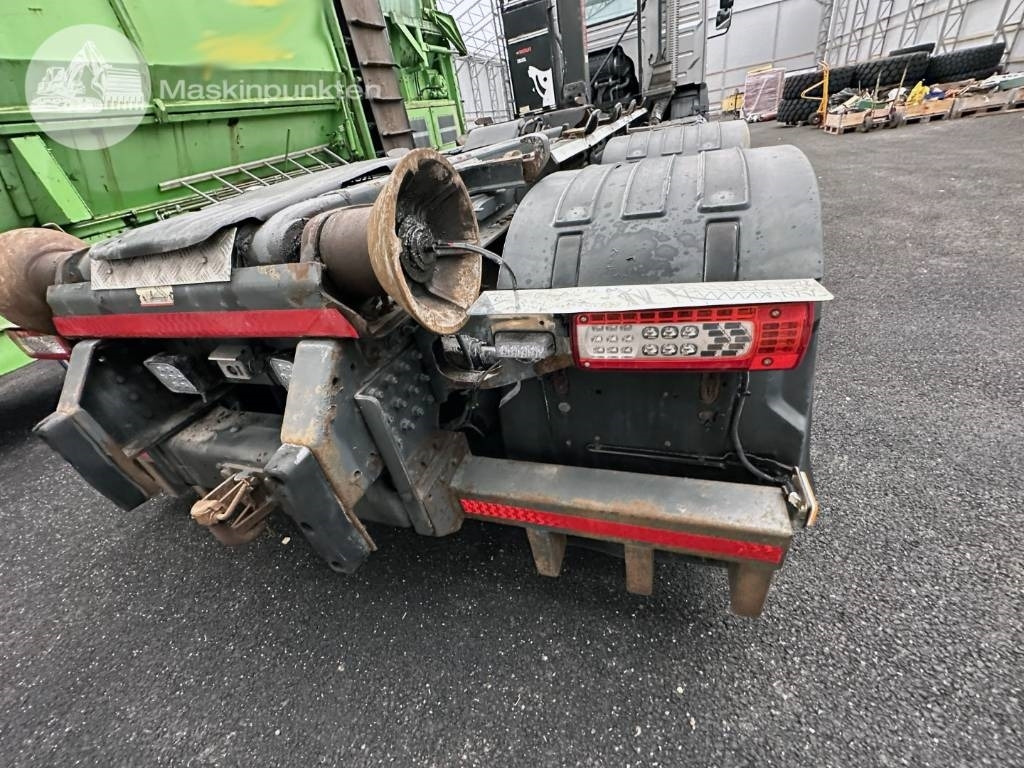 Hook lift truck Volvo FM 420: picture 28