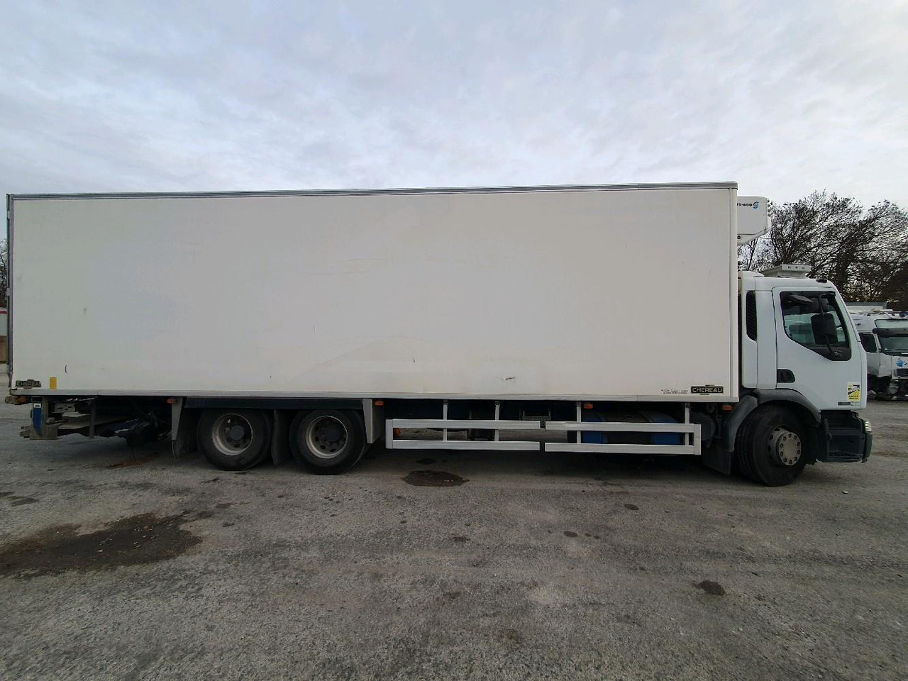 RENAULT PREMIUM - Refrigerator truck: picture 3 RENAULT PREMIUM - Refrigerator truck: picture 3
