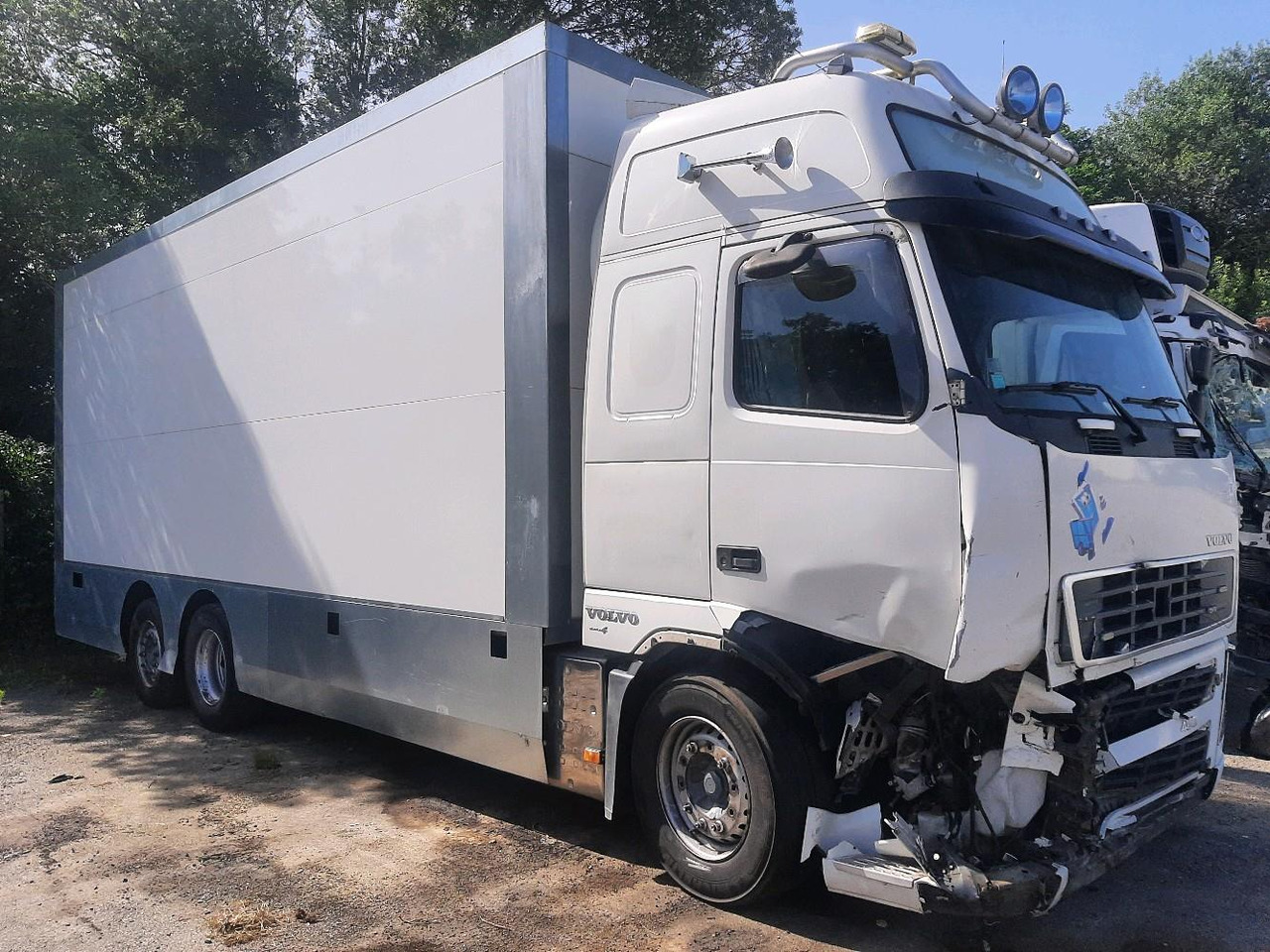 VOLVO FH 480 PORTEUR - Box truck: picture 1 VOLVO FH 480 PORTEUR - Box truck: picture 1