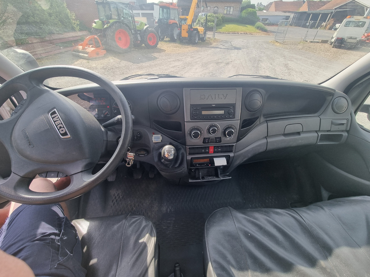 Mini artic tractor unit IVECO 40C35: picture 10 Mini artic tractor unit IVECO 40C35: picture 10