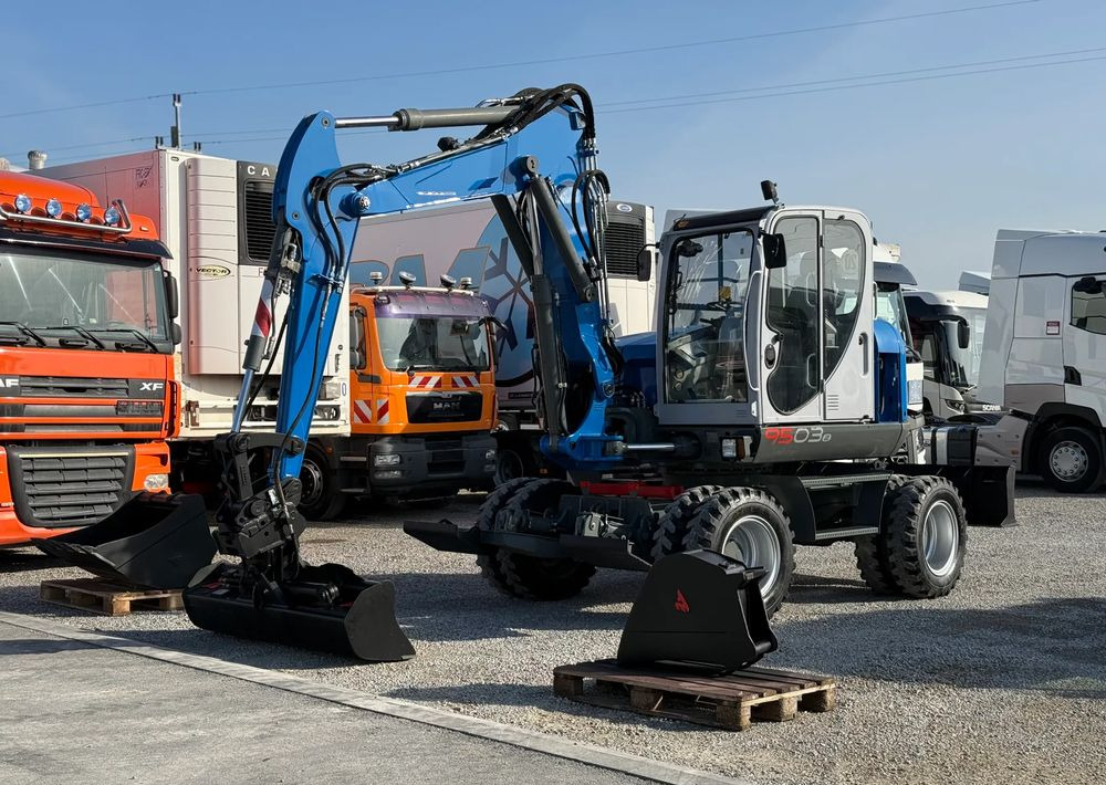 Wacker Neuson 9503-2 TRZY ŁYŻKI - Wheel excavator: picture 1 Wacker Neuson 9503-2 TRZY ŁYŻKI - Wheel excavator: picture 1