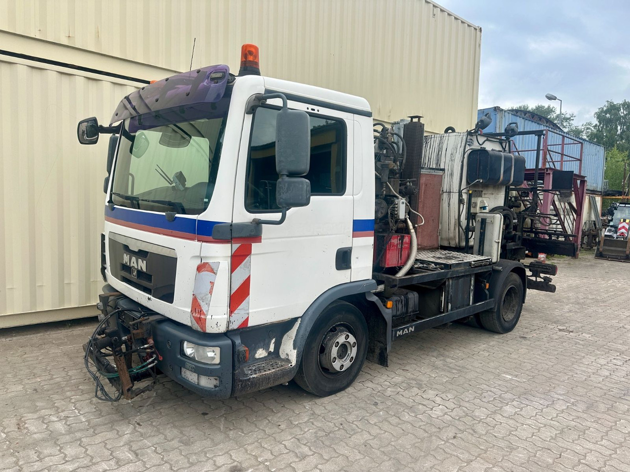 MAN TGL 10.240 / Weiro Bitumenspritze / 1. Hand - Asphalt distributor: picture 1 MAN TGL 10.240 / Weiro Bitumenspritze / 1. Hand - Asphalt distributor: picture 1