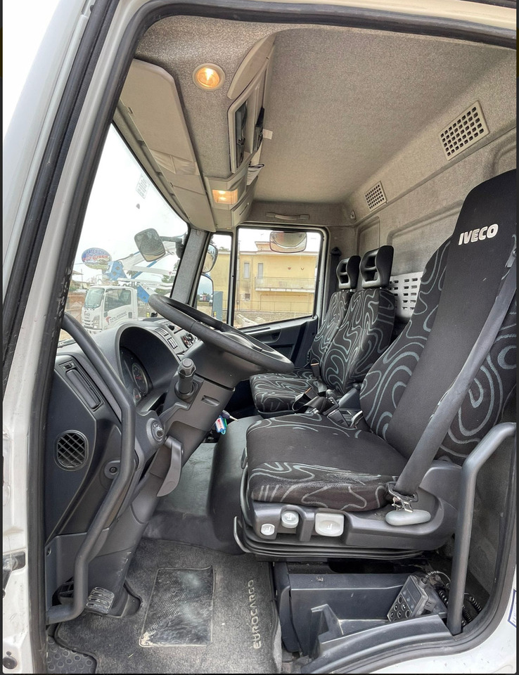 IVECO EUROCARGO 75E18 - Refrigerator truck: picture 4 IVECO EUROCARGO 75E18 - Refrigerator truck: picture 4
