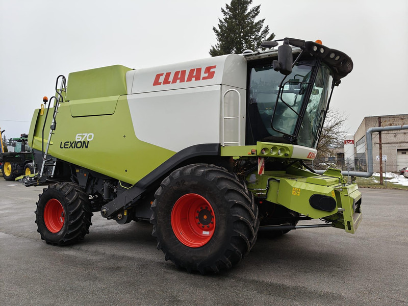 Claas Lexion 670 - Combine harvester: picture 1 Claas Lexion 670 - Combine harvester: picture 1