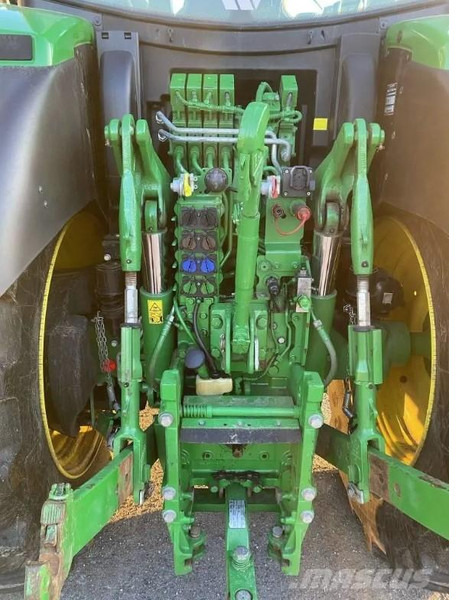 John Deere 6215R - Farm tractor: picture 5 John Deere 6215R - Farm tractor: picture 5