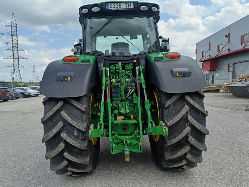 John Deere 6215R - Farm tractor: picture 4 John Deere 6215R - Farm tractor: picture 4