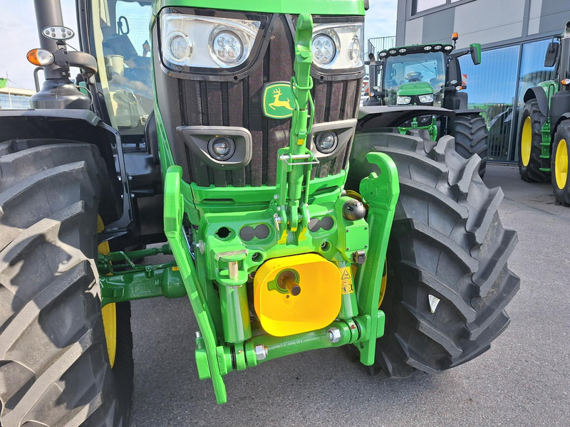 Farm tractor John Deere 6R 155: picture 9