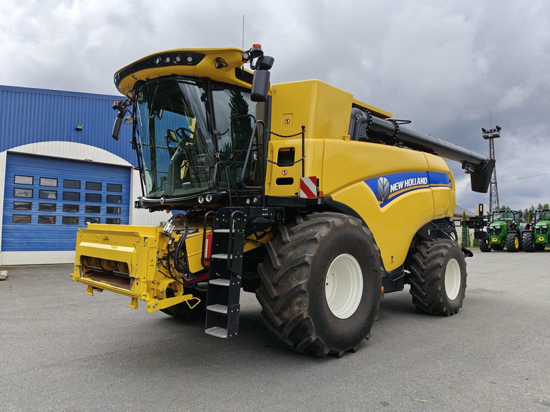 Combine harvester New Holland CX 8.90: picture 7