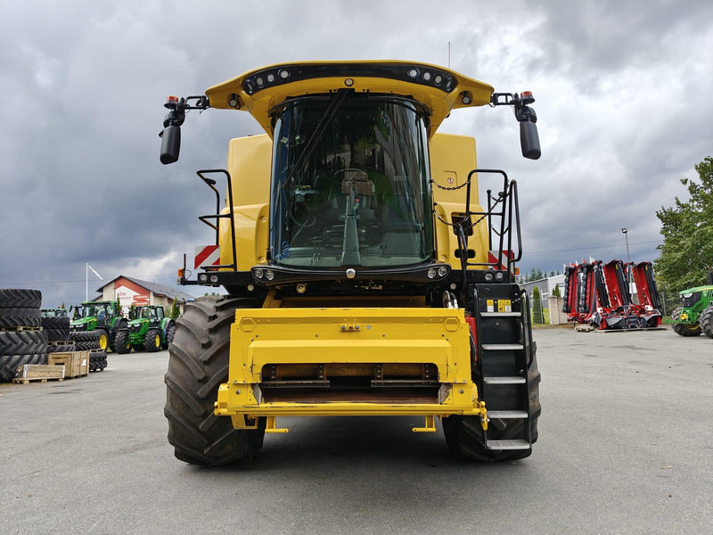 Combine harvester New Holland CX 8.90: picture 8