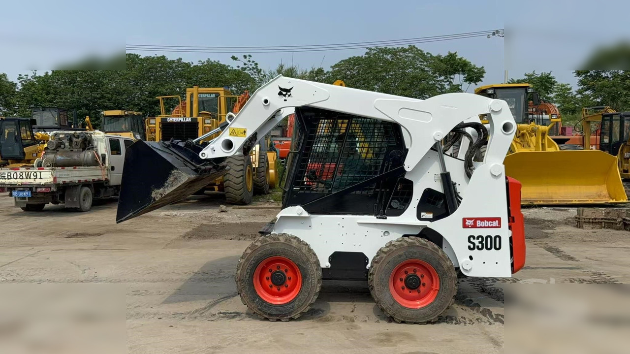 BOBCAT S300 - Skid steer loader: picture 4 BOBCAT S300 - Skid steer loader: picture 4