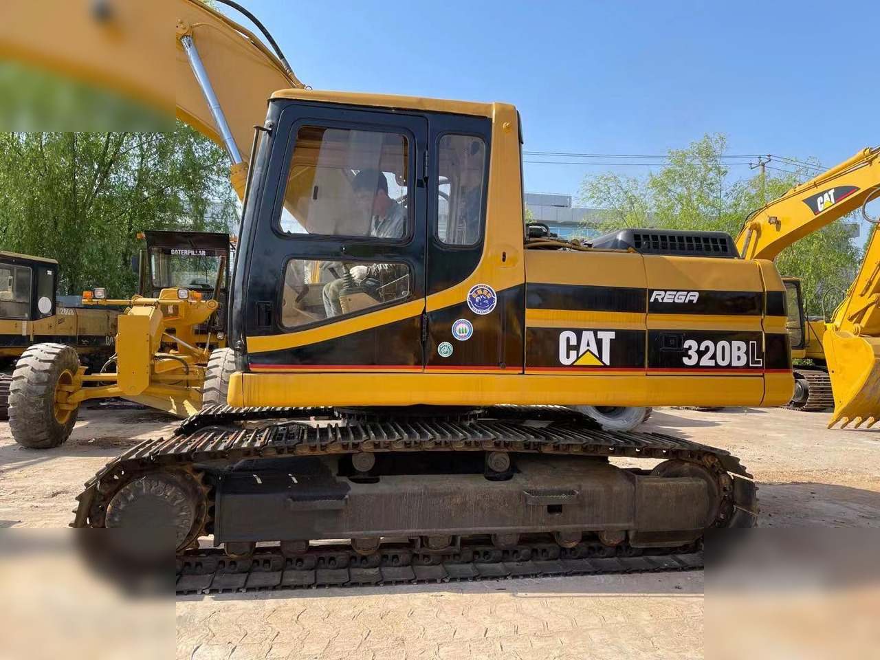 CATERPILLAR 320BL - Crawler excavator: picture 2 CATERPILLAR 320BL - Crawler excavator: picture 2
