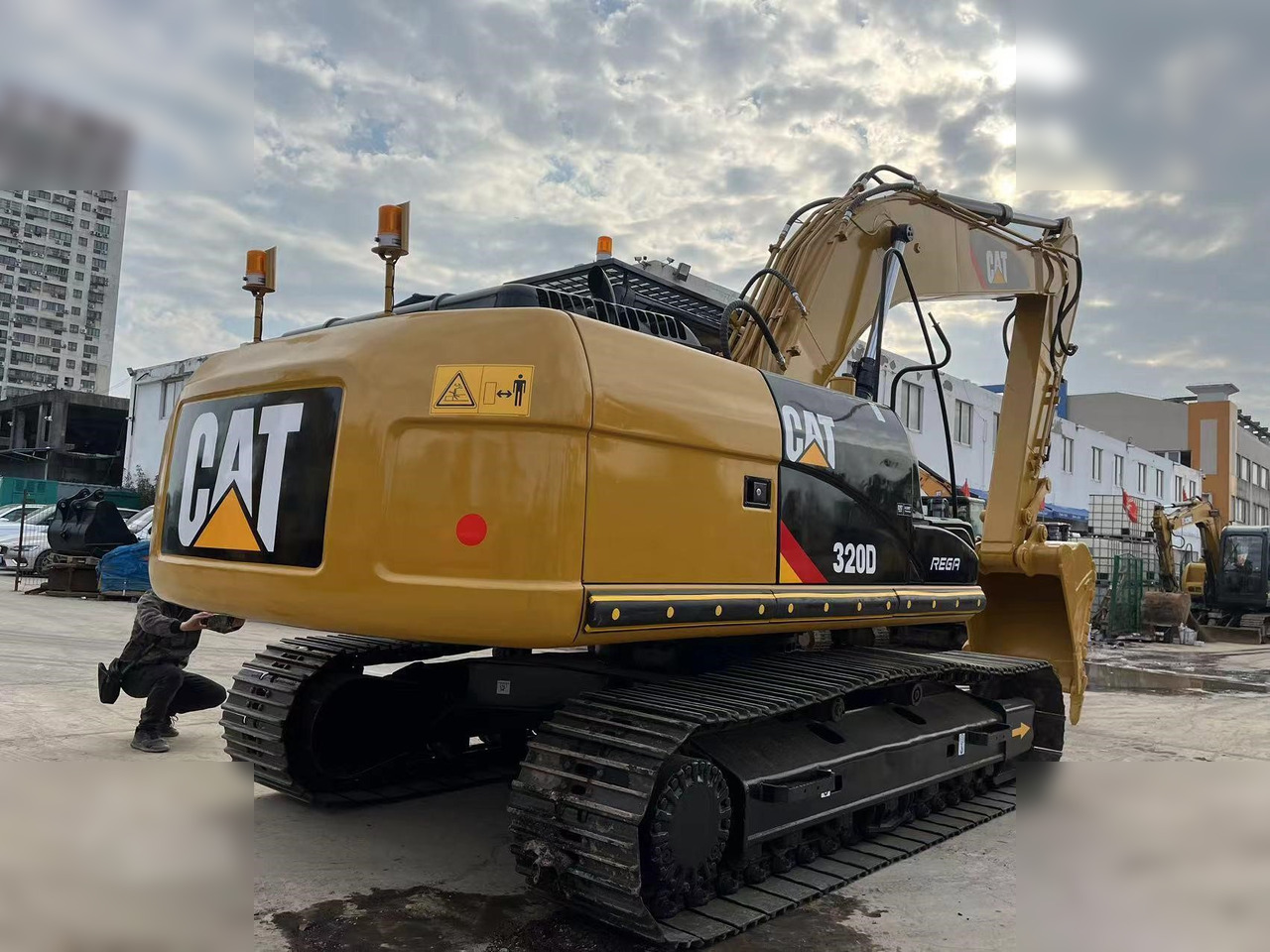 CATERPILLAR 320D - Crawler excavator: picture 2 CATERPILLAR 320D - Crawler excavator: picture 2