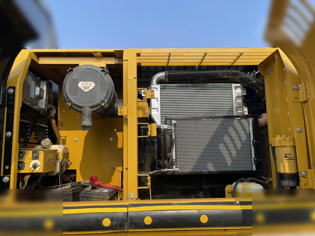 CATERPILLAR 320D - Crawler excavator: picture 2 CATERPILLAR 320D - Crawler excavator: picture 2