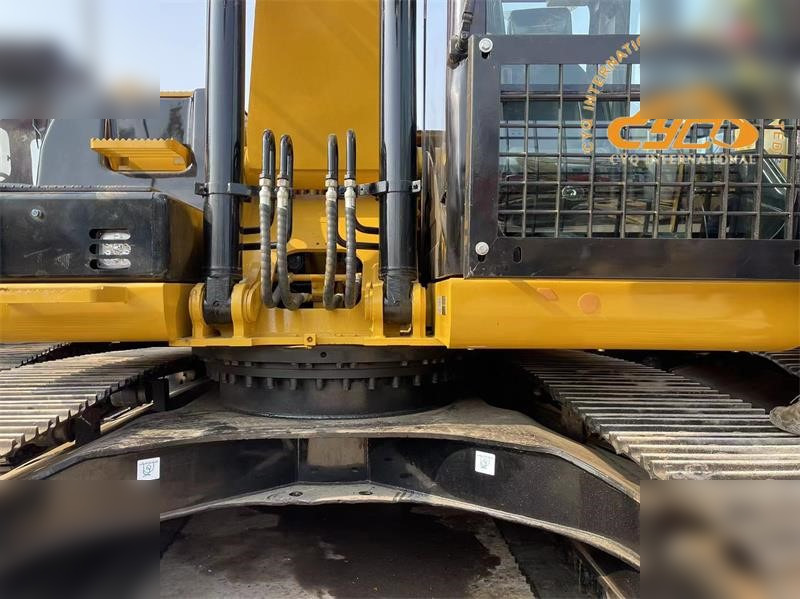 Crawler excavator CATERPILLAR 320D: picture 8