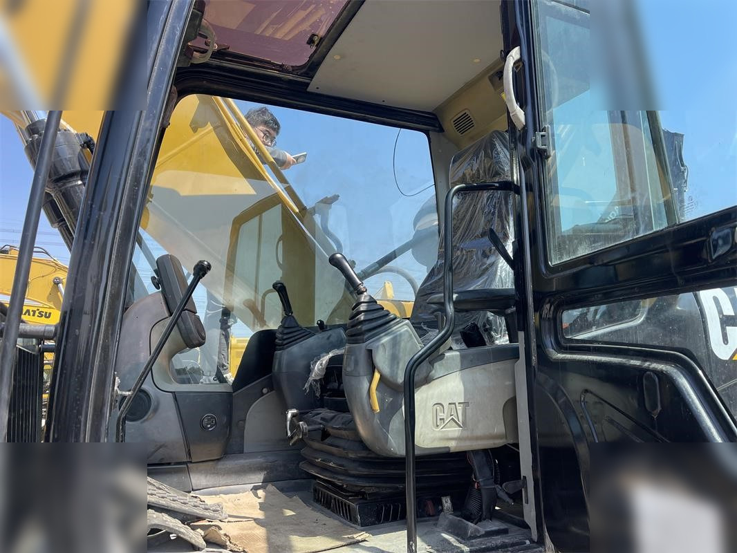 CATERPILLAR 320D2 - Crawler excavator: picture 5 CATERPILLAR 320D2 - Crawler excavator: picture 5