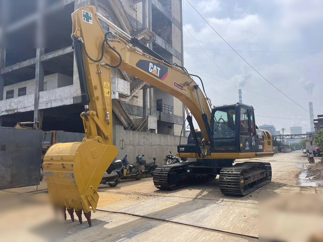 CATERPILLAR 320DL - Crawler excavator: picture 1 CATERPILLAR 320DL - Crawler excavator: picture 1