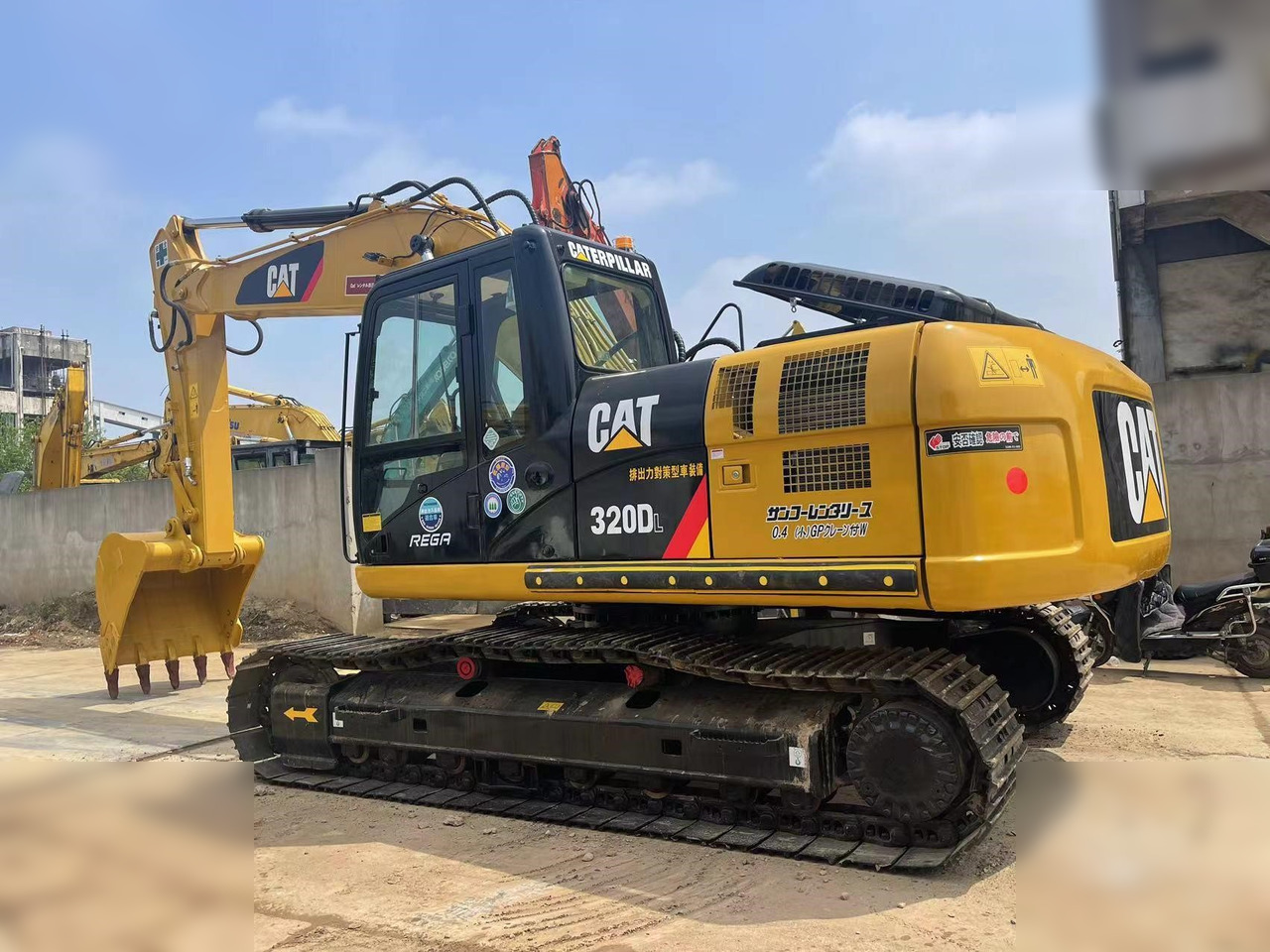 CATERPILLAR 320DL - Crawler excavator: picture 2 CATERPILLAR 320DL - Crawler excavator: picture 2