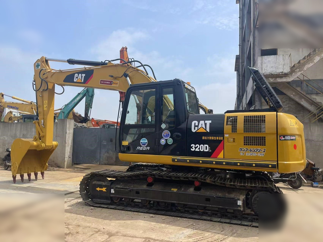 CATERPILLAR 320DL - Crawler excavator: picture 1 CATERPILLAR 320DL - Crawler excavator: picture 1
