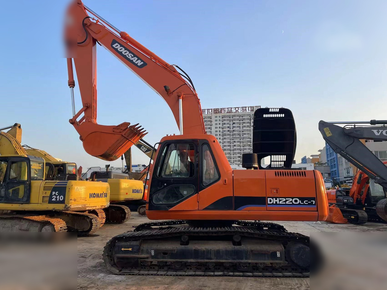 DOOSAN DH220 LC-7 - Crawler excavator: picture 1 DOOSAN DH220 LC-7 - Crawler excavator: picture 1