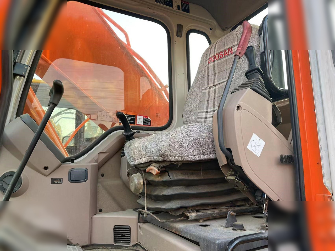 DOOSAN DH220 LC-7 - Crawler excavator: picture 4 DOOSAN DH220 LC-7 - Crawler excavator: picture 4