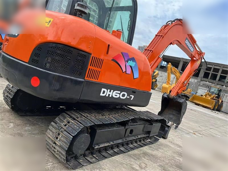 DOOSAN DH60-7 - Crawler excavator: picture 3 DOOSAN DH60-7 - Crawler excavator: picture 3
