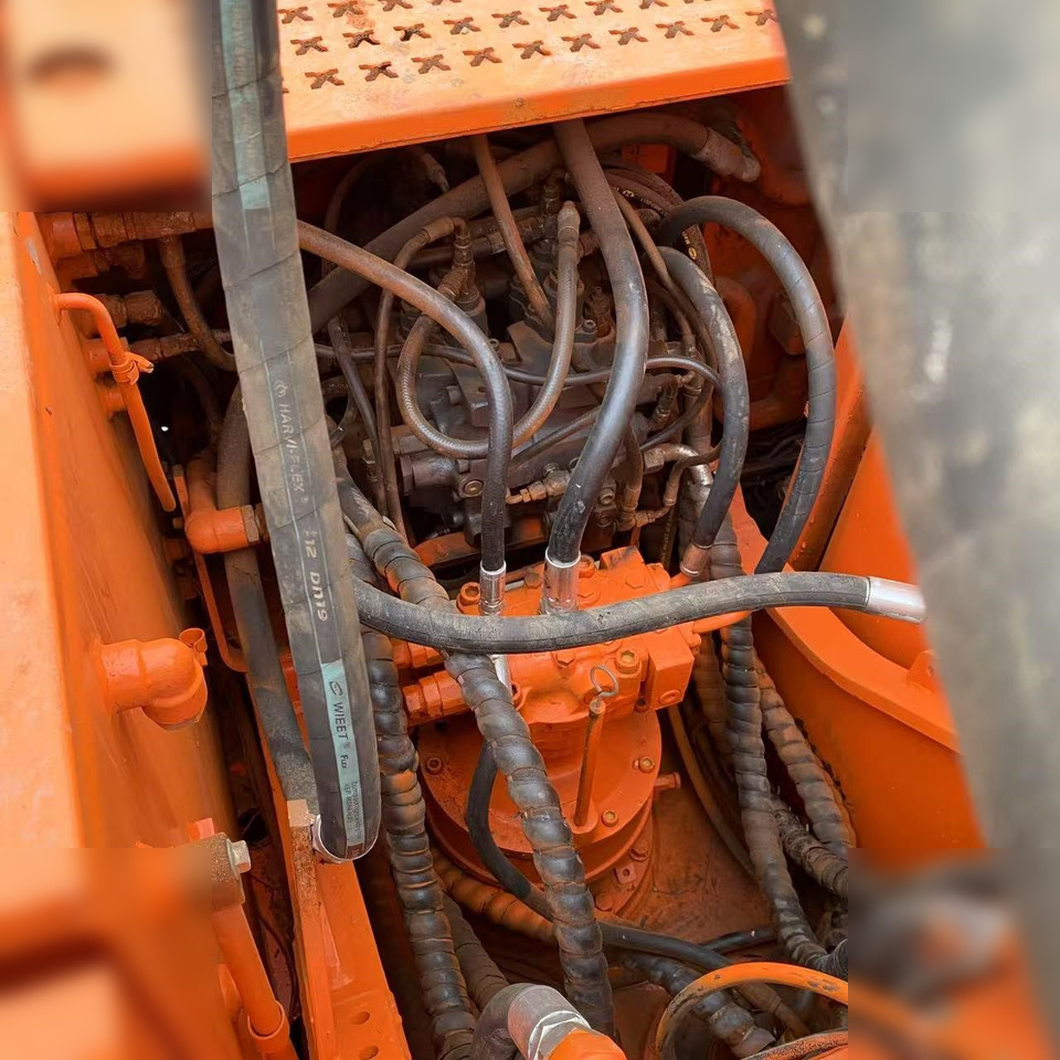Crawler excavator DOOSAN DX140 LC: picture 7