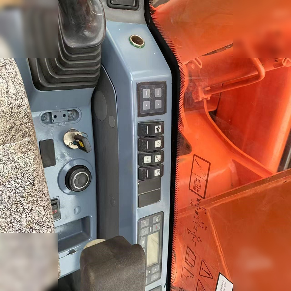 Crawler excavator DOOSAN DX140 LC: picture 8