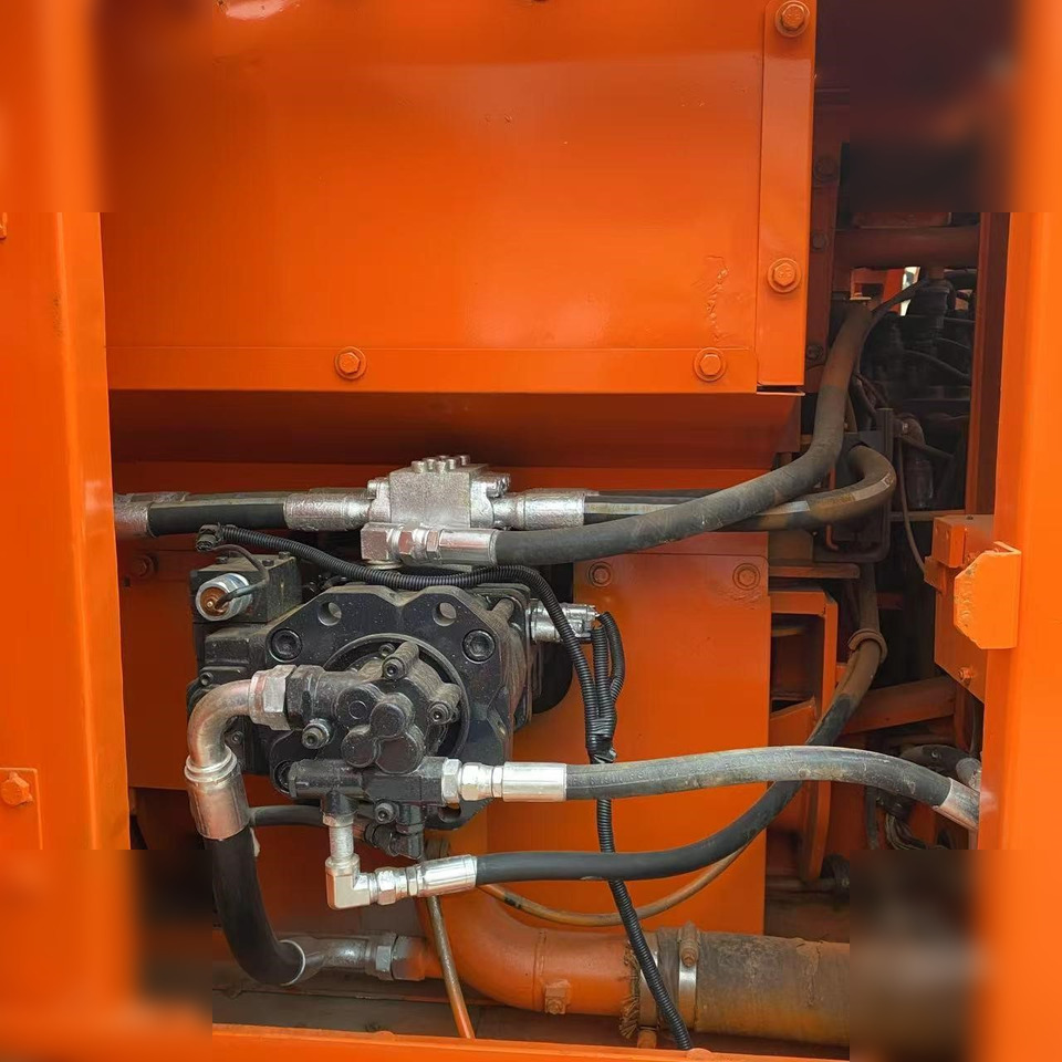Crawler excavator DOOSAN DX140 LC: picture 6