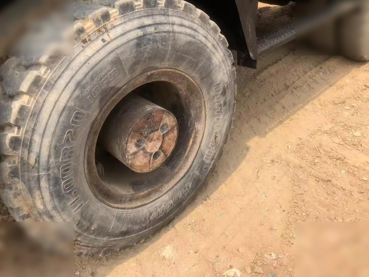 HITACHI ZX210W - Wheel excavator: picture 3 HITACHI ZX210W - Wheel excavator: picture 3