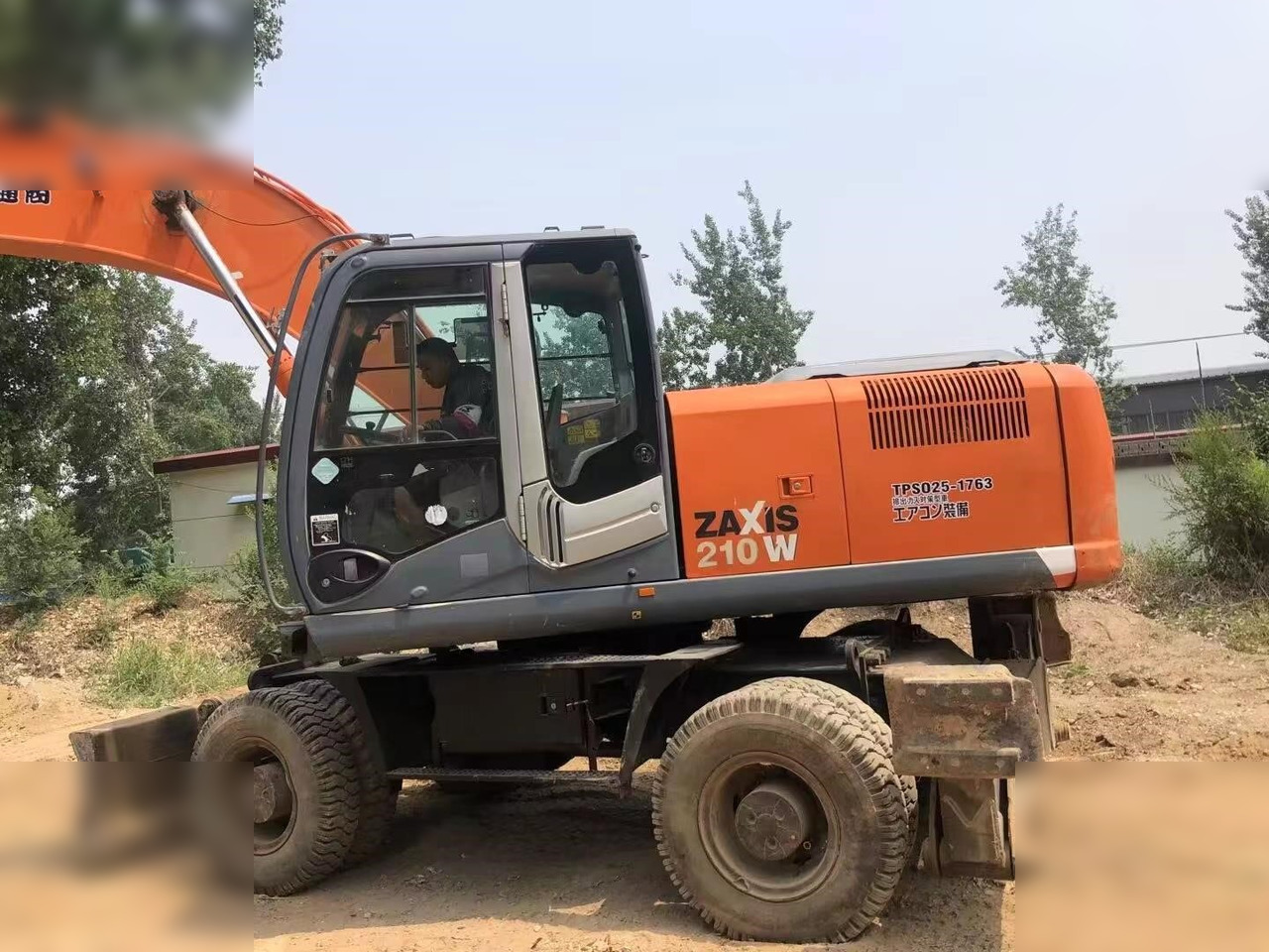 HITACHI ZX210W - Wheel excavator: picture 5 HITACHI ZX210W - Wheel excavator: picture 5