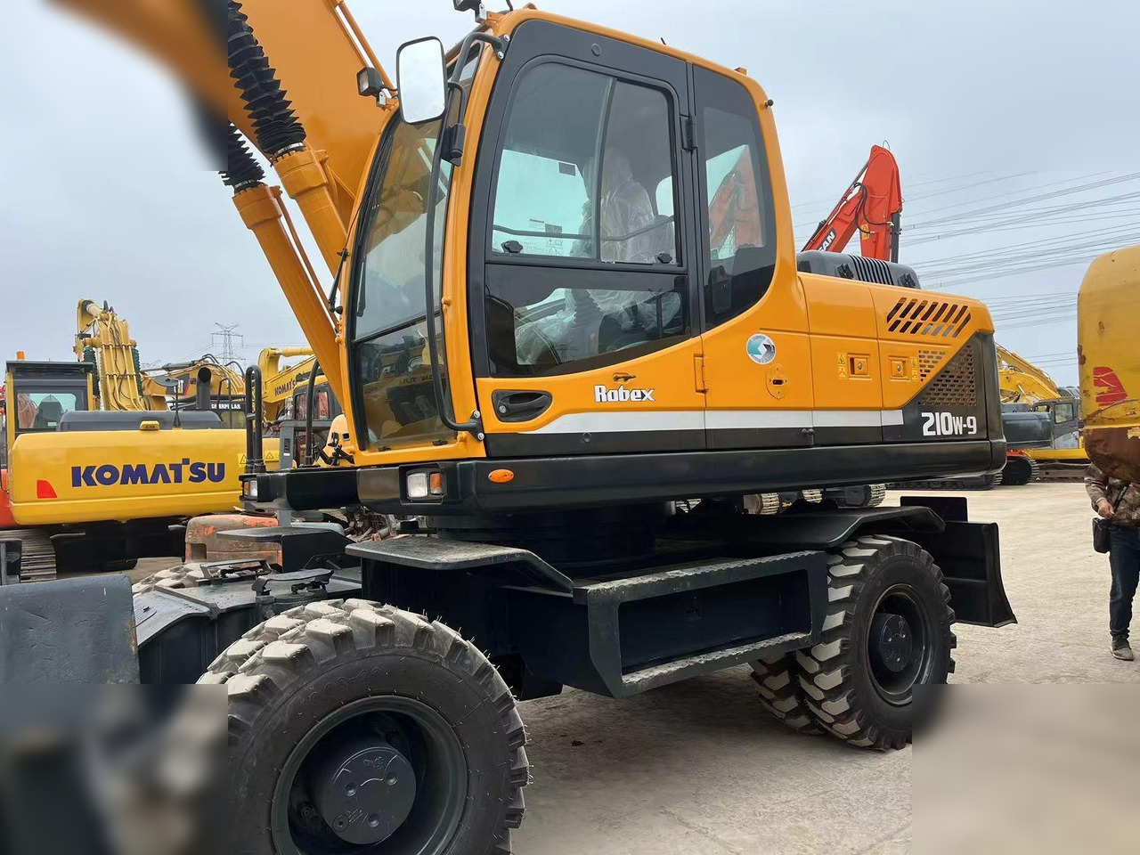 HYUNDAI ROBEX 210W-9 - Wheel excavator: picture 4 HYUNDAI ROBEX 210W-9 - Wheel excavator: picture 4