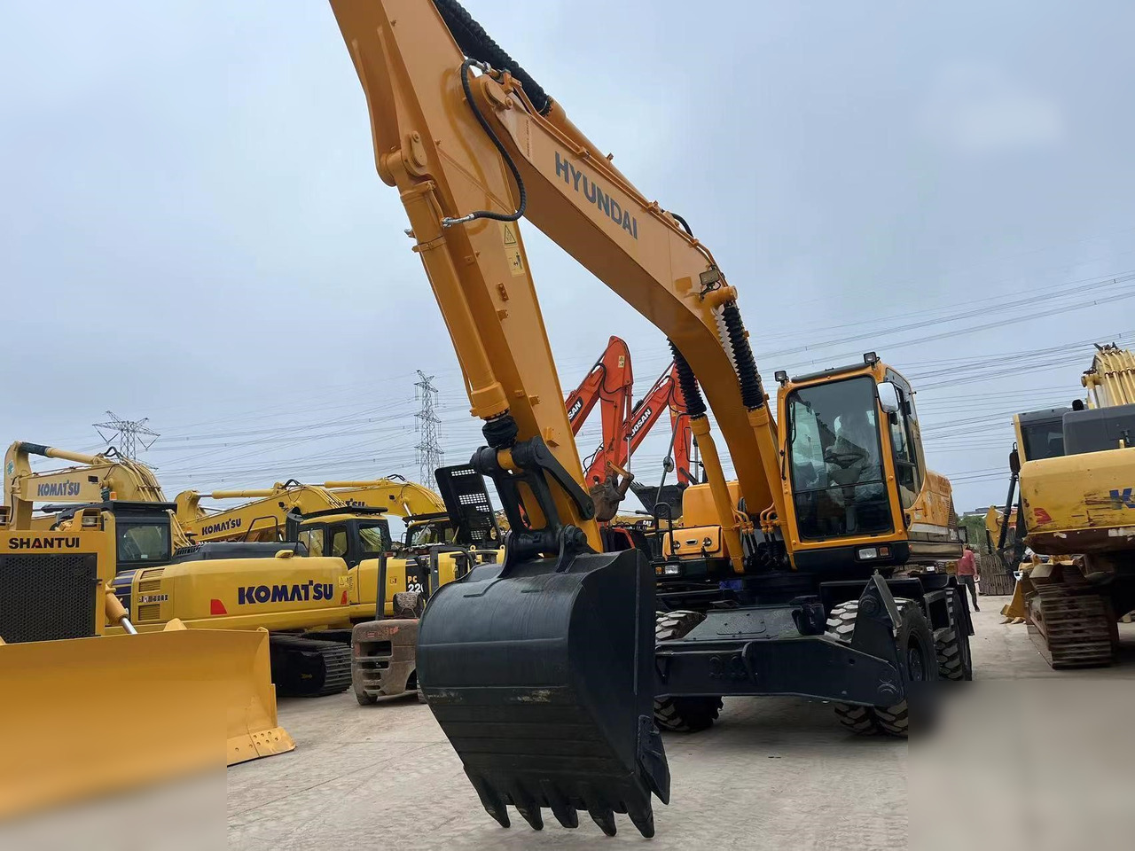 HYUNDAI ROBEX 210W-9 - Wheel excavator: picture 5 HYUNDAI ROBEX 210W-9 - Wheel excavator: picture 5