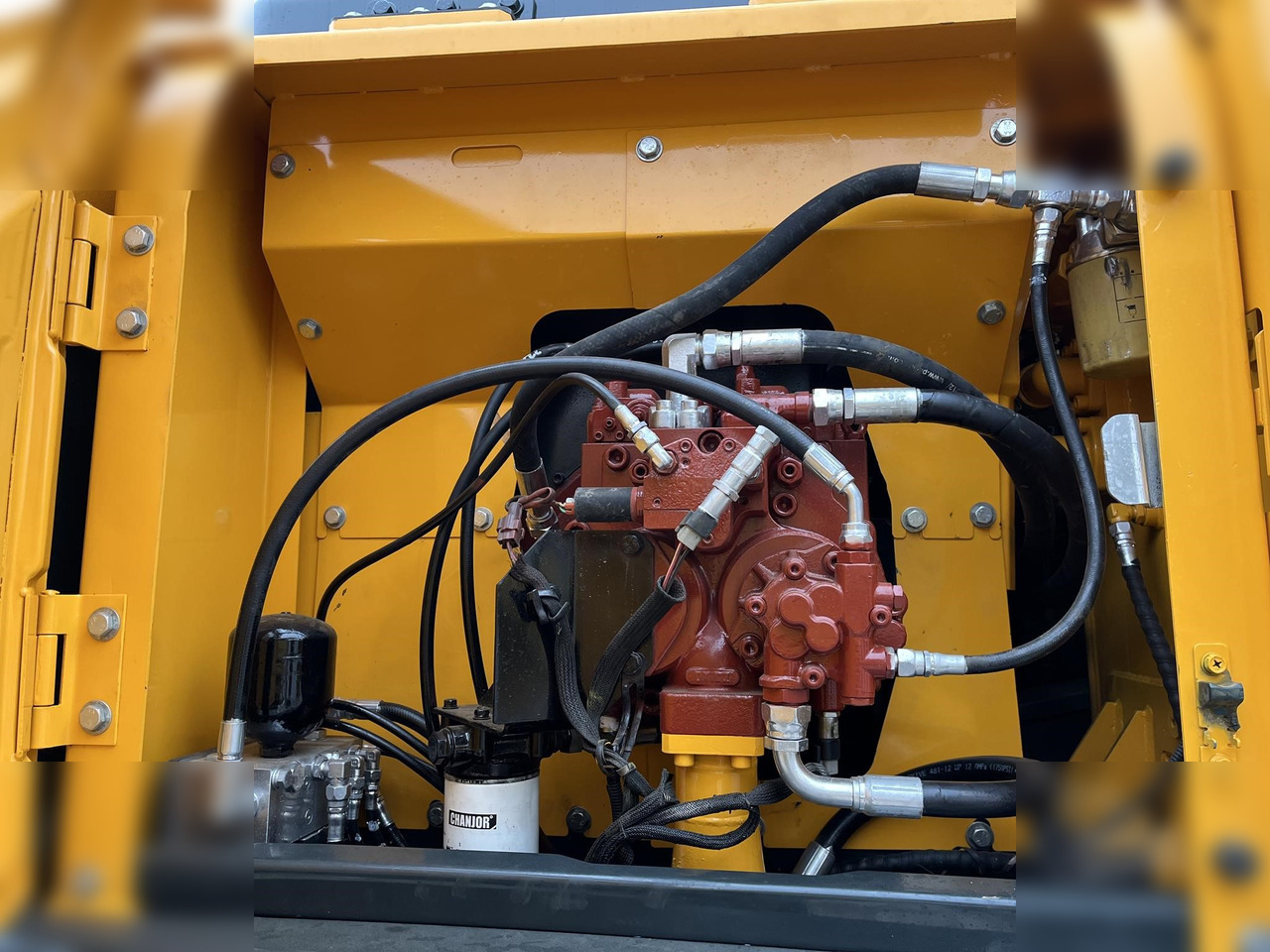 HYUNDAI ROBEX 210W-9 - Wheel excavator: picture 5 HYUNDAI ROBEX 210W-9 - Wheel excavator: picture 5