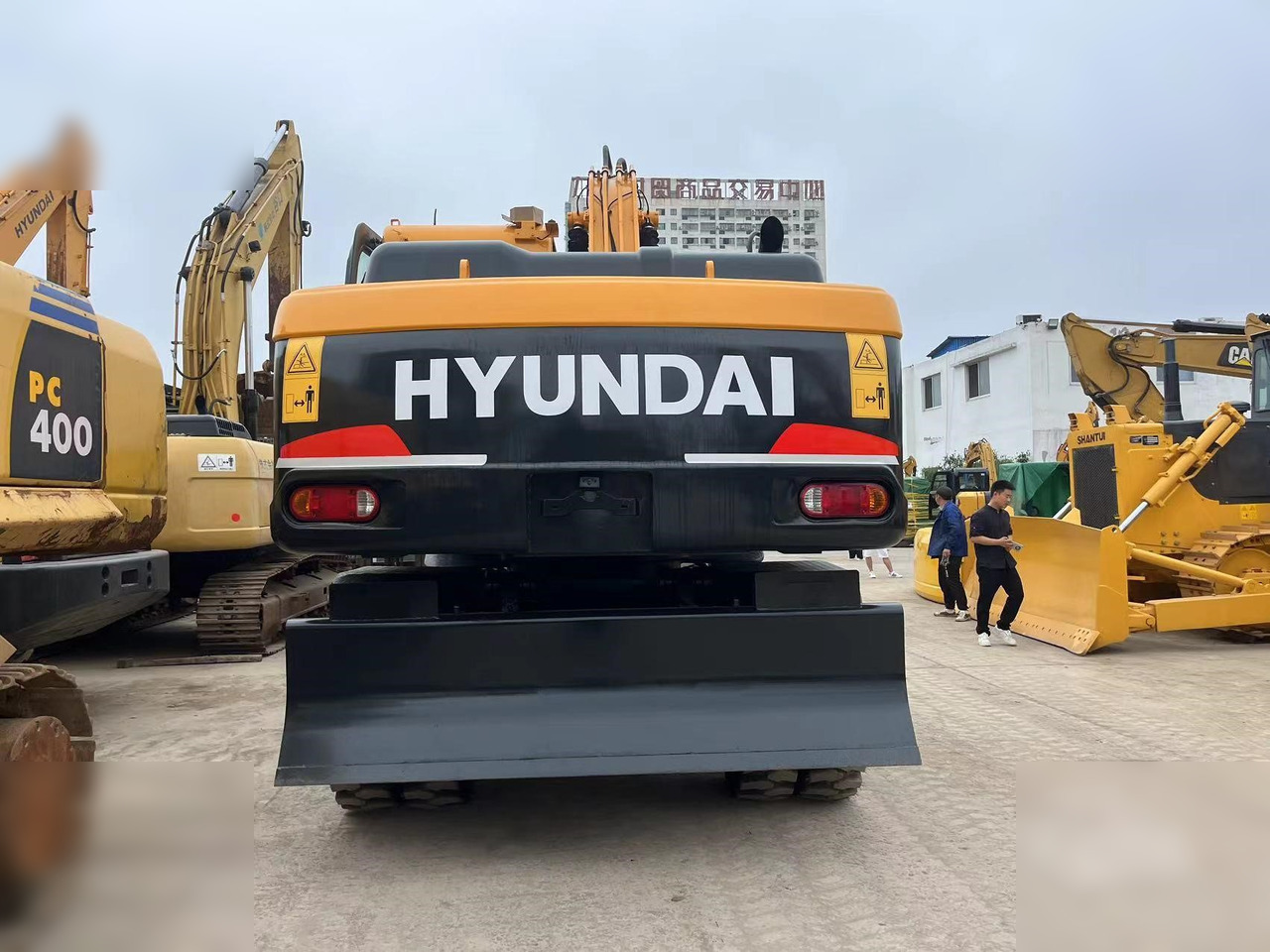 HYUNDAI ROBEX 210W-9 - Wheel excavator: picture 2 HYUNDAI ROBEX 210W-9 - Wheel excavator: picture 2