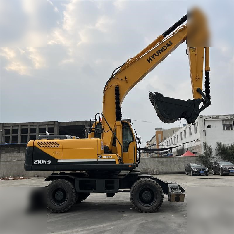 HYUNDAI ROBEX 210W-9 - Wheel excavator: picture 2 HYUNDAI ROBEX 210W-9 - Wheel excavator: picture 2