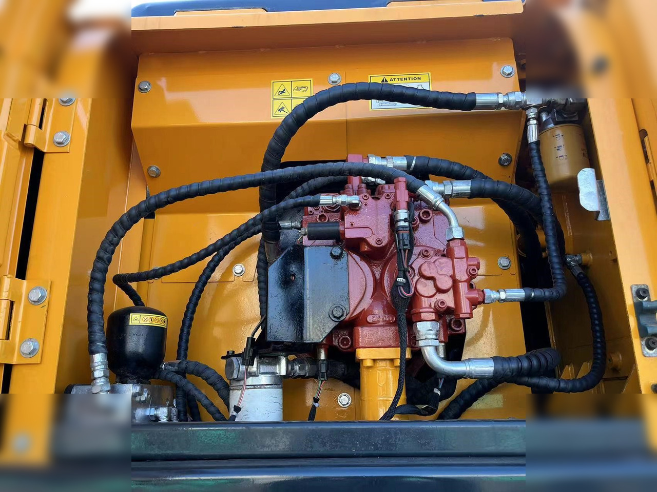 HYUNDAI ROBEX 210W-9S - Wheel excavator: picture 5 HYUNDAI ROBEX 210W-9S - Wheel excavator: picture 5