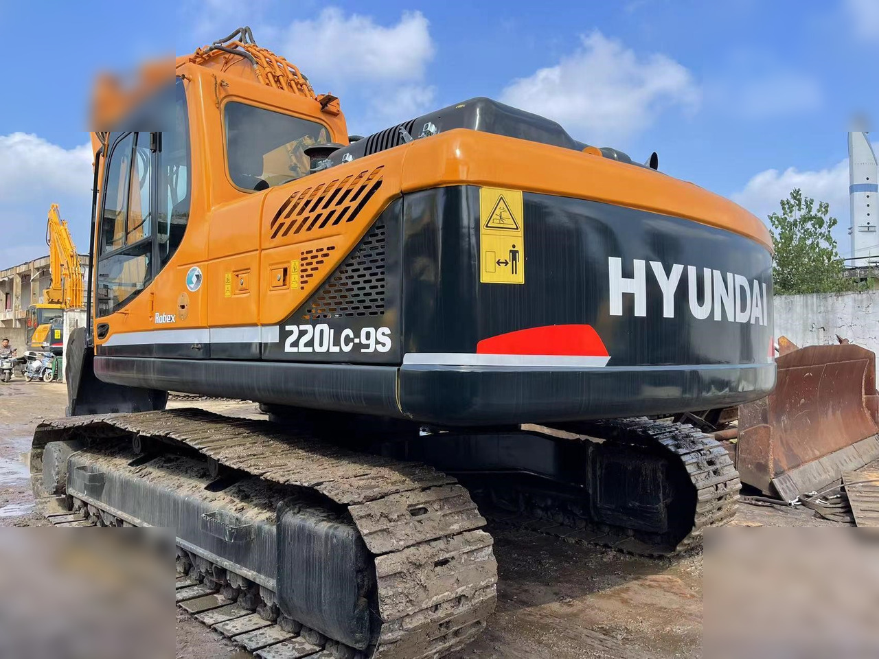 HYUNDAI ROBEX 220 LC-9S - Crawler excavator: picture 2 HYUNDAI ROBEX 220 LC-9S - Crawler excavator: picture 2