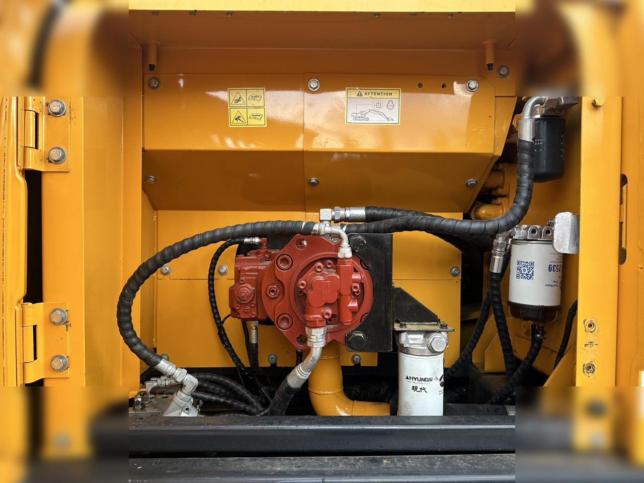 HYUNDAI ROBEX 220 LC-9S - Crawler excavator: picture 4 HYUNDAI ROBEX 220 LC-9S - Crawler excavator: picture 4