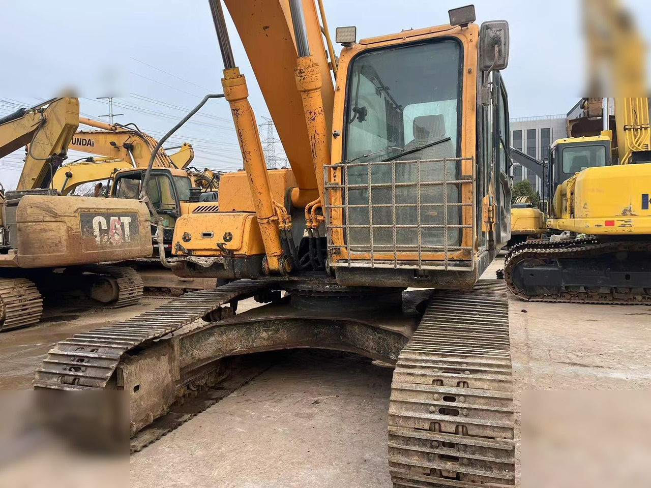 HYUNDAI ROBEX 220 LC-9S - Crawler excavator: picture 4 HYUNDAI ROBEX 220 LC-9S - Crawler excavator: picture 4