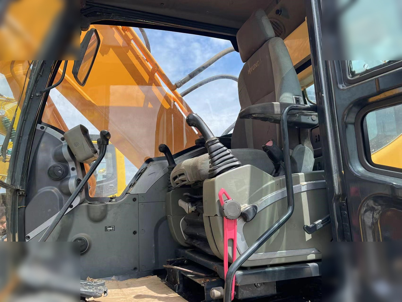 Crawler excavator HYUNDAI ROBEX 220 LC-9S: picture 6 Crawler excavator HYUNDAI ROBEX 220 LC-9S: picture 6