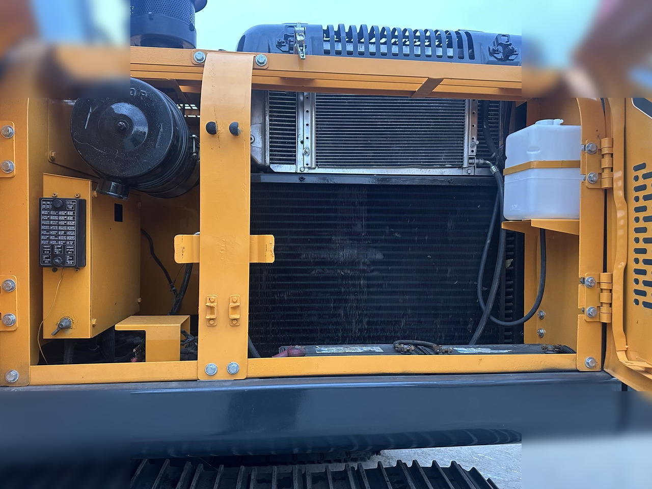 Crawler excavator HYUNDAI ROBEX 220 LC-9S: picture 8 Crawler excavator HYUNDAI ROBEX 220 LC-9S: picture 8