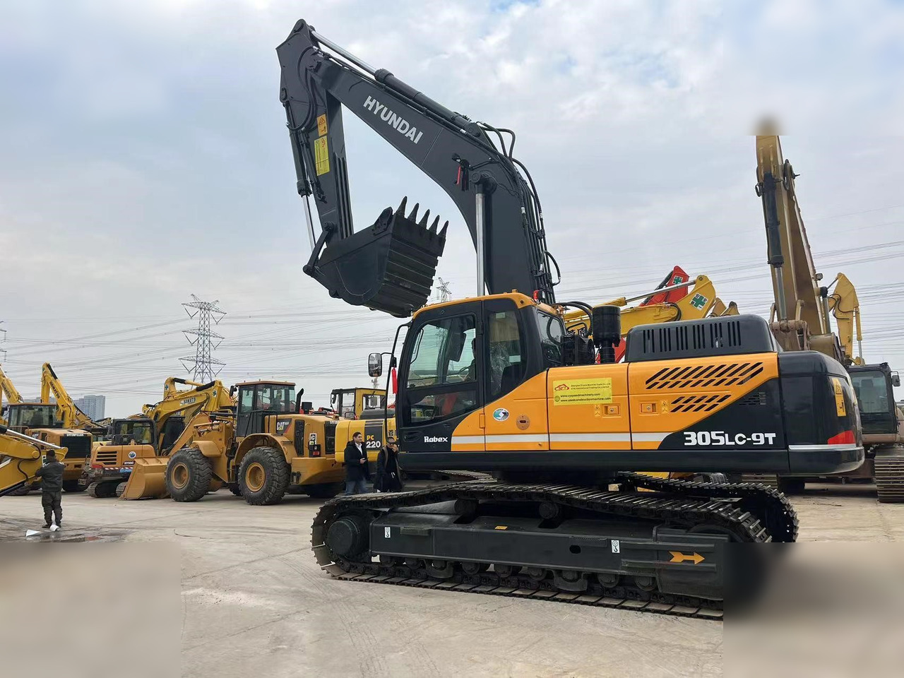 HYUNDAI ROBEX 305 LC-9T - Crawler excavator: picture 2 HYUNDAI ROBEX 305 LC-9T - Crawler excavator: picture 2