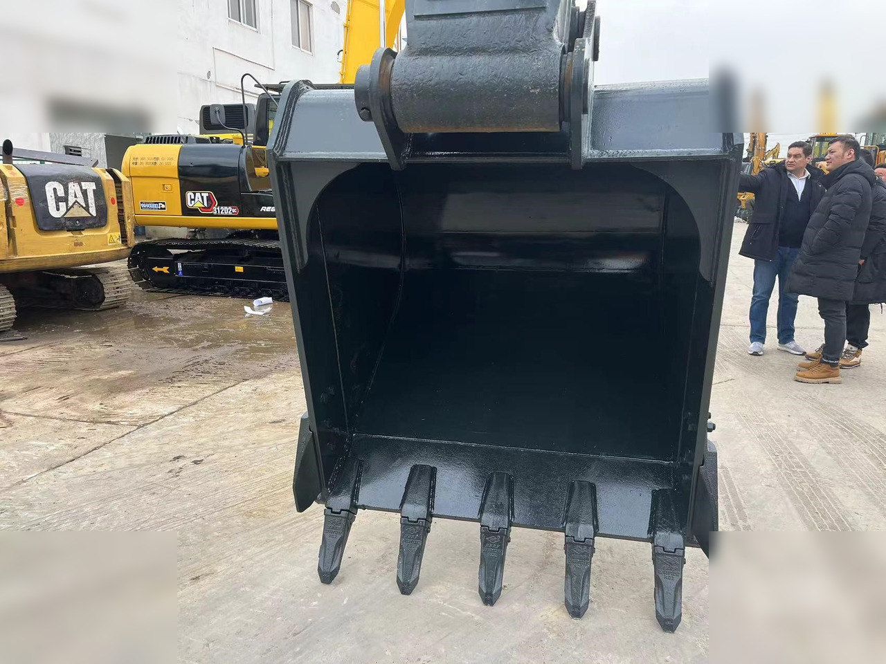 HYUNDAI ROBEX 305 LC-9T - Crawler excavator: picture 3 HYUNDAI ROBEX 305 LC-9T - Crawler excavator: picture 3