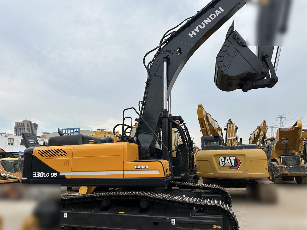 HYUNDAI ROBEX 330 LC-9S - Crawler excavator: picture 2 HYUNDAI ROBEX 330 LC-9S - Crawler excavator: picture 2