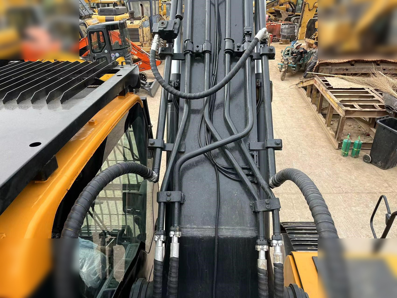 HYUNDAI ROBEX 330 LC-9S - Crawler excavator: picture 4 HYUNDAI ROBEX 330 LC-9S - Crawler excavator: picture 4